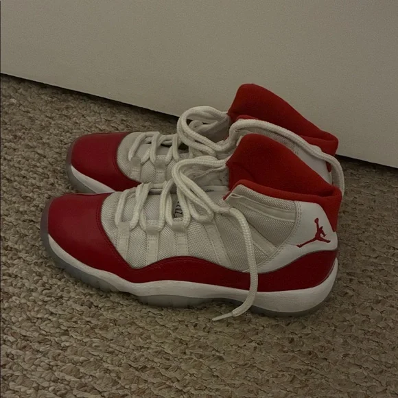 Jordan 11 retro Kids Sneakers Red and White - Picture 5 of 8